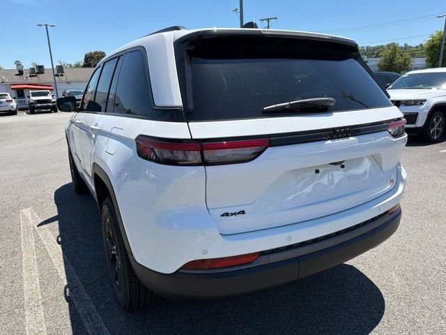 New 2026 Bright White Clear-Coat Exterior Paint Jeep Altitude image 5