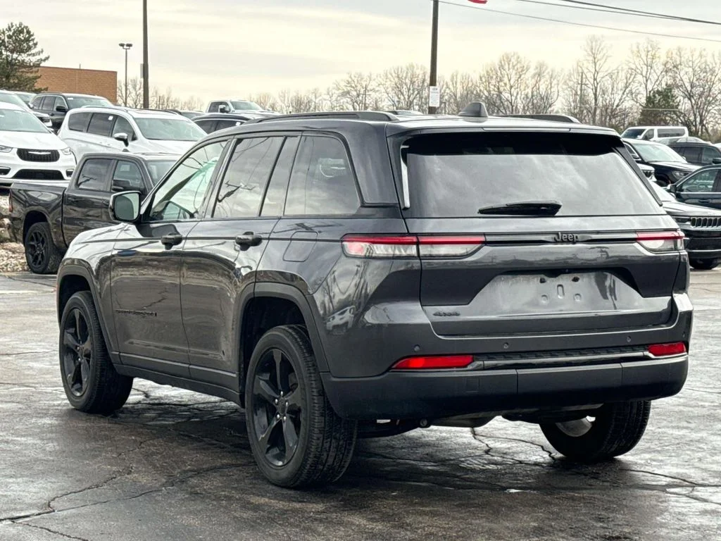 Used 2024 Gray Jeep Altitude X image 8