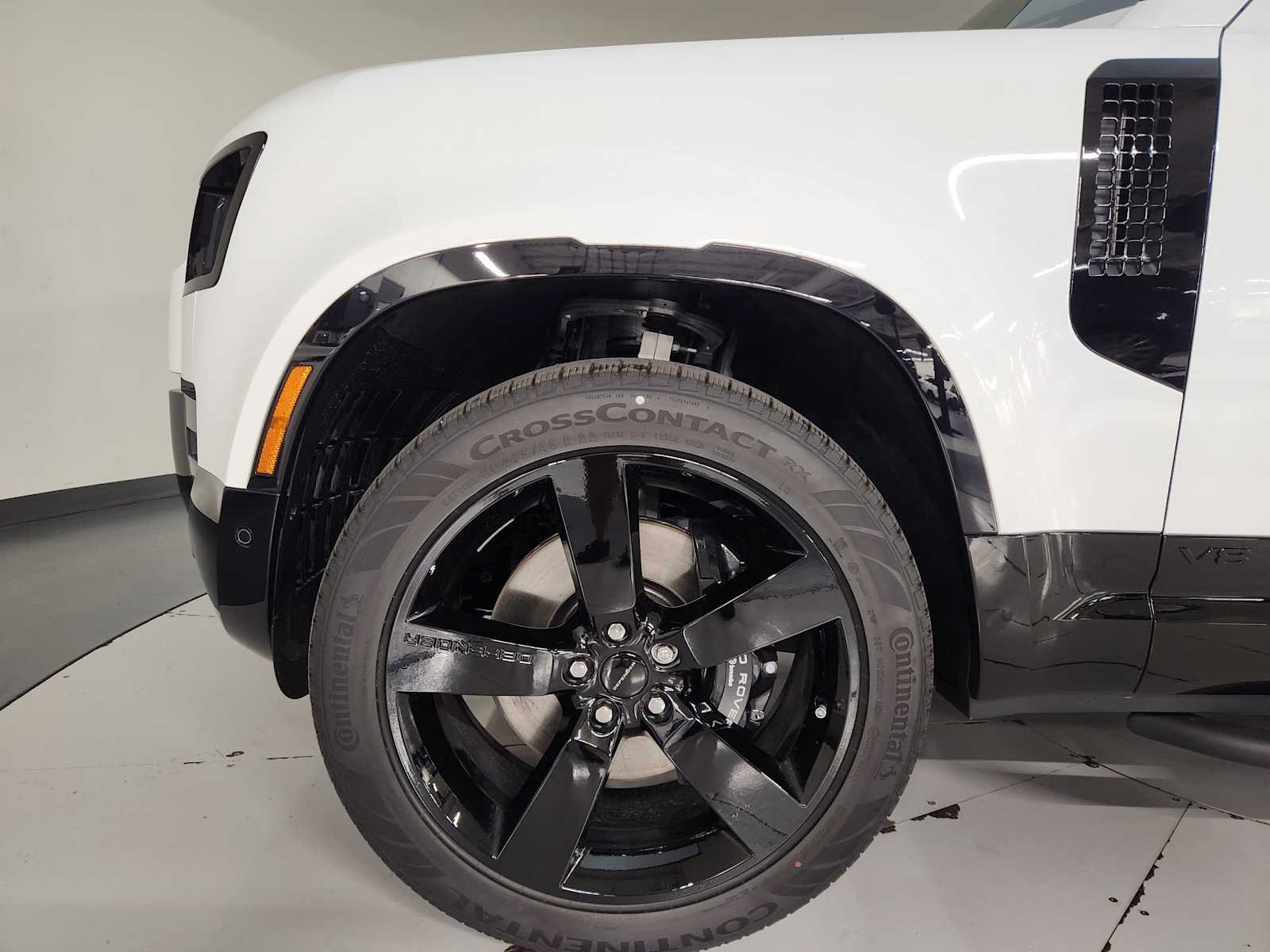 New 2026 Fuji White Land Rover V8 image 11