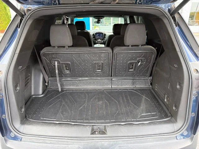 Used 2023 Northsky Blue Metallic Chevrolet LT Cloth image 5