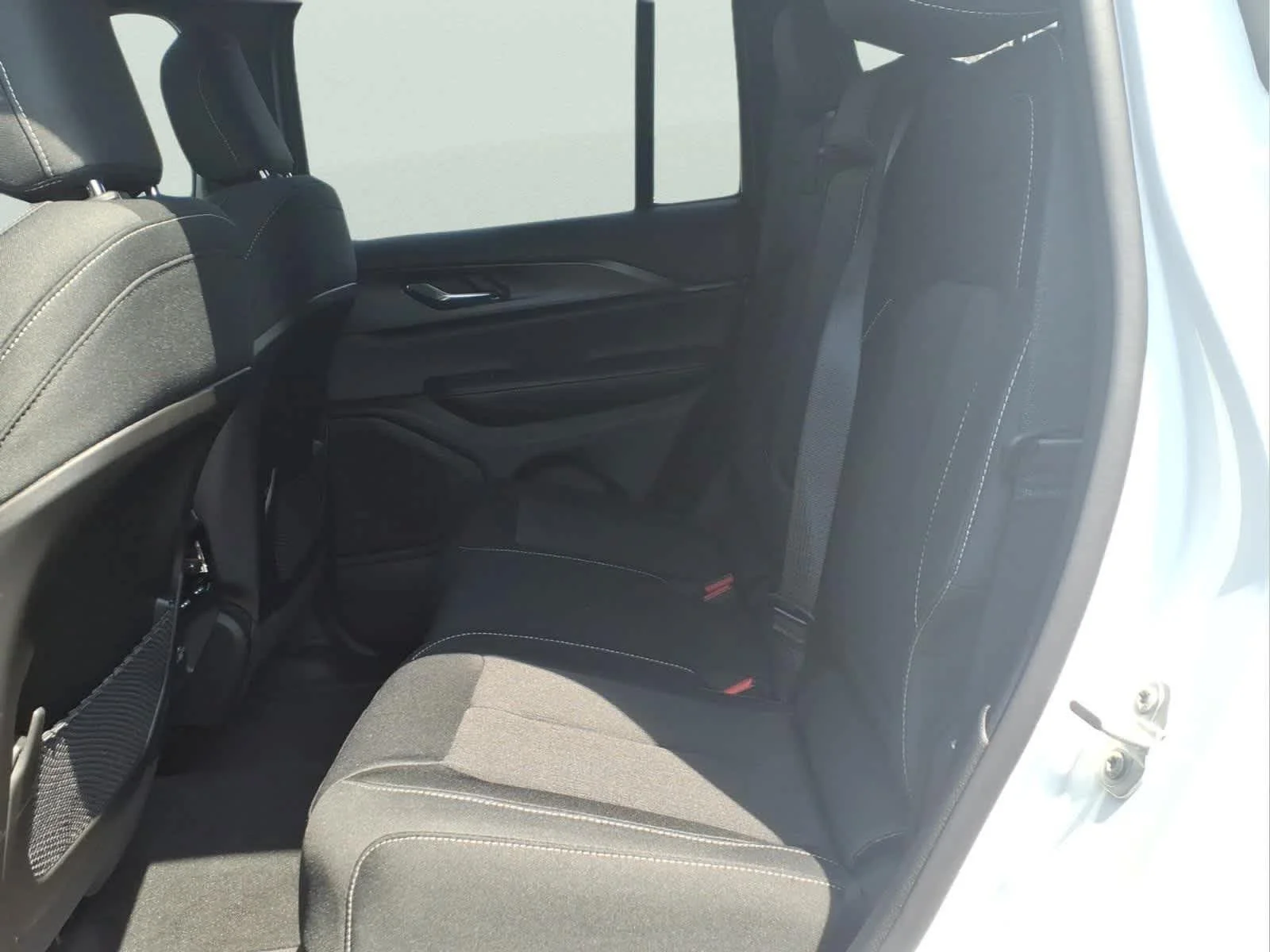 New 2026 Bright White Clear-Coat Exterior Paint Jeep Laredo X image 15