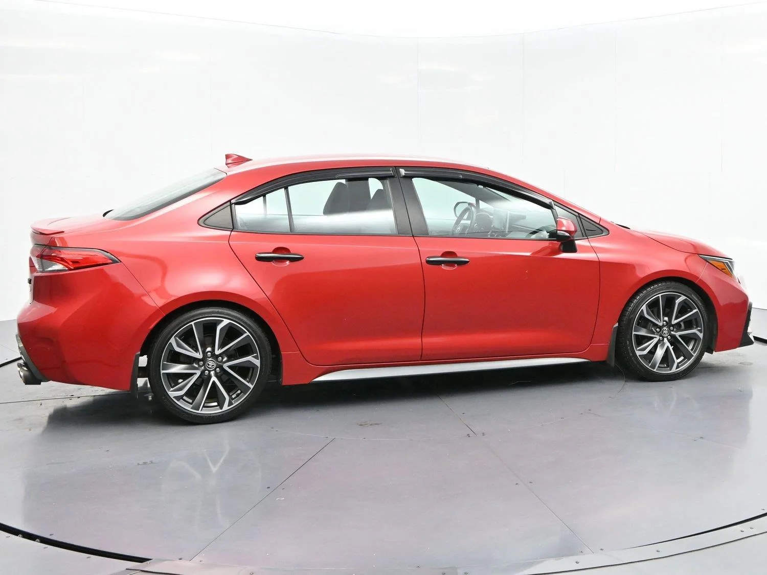 Used 2020 Barcelona Red Metallic Toyota SE image 8