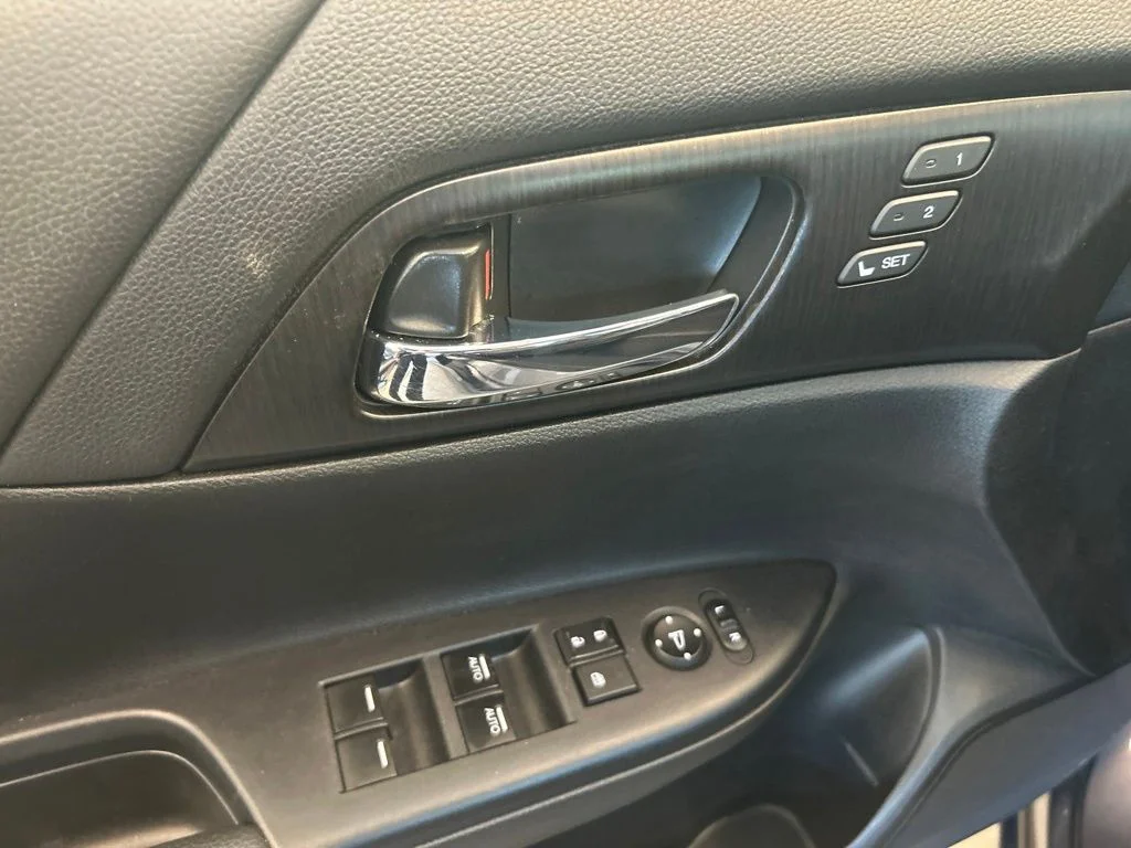 Used 2015 Gray Honda EX-L image 17