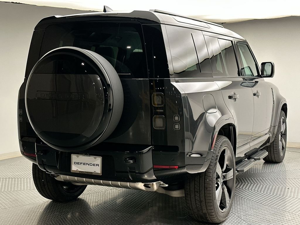 New 2026 Carpathian Grey Prem Met Land Rover X-Dynamic SE image 3