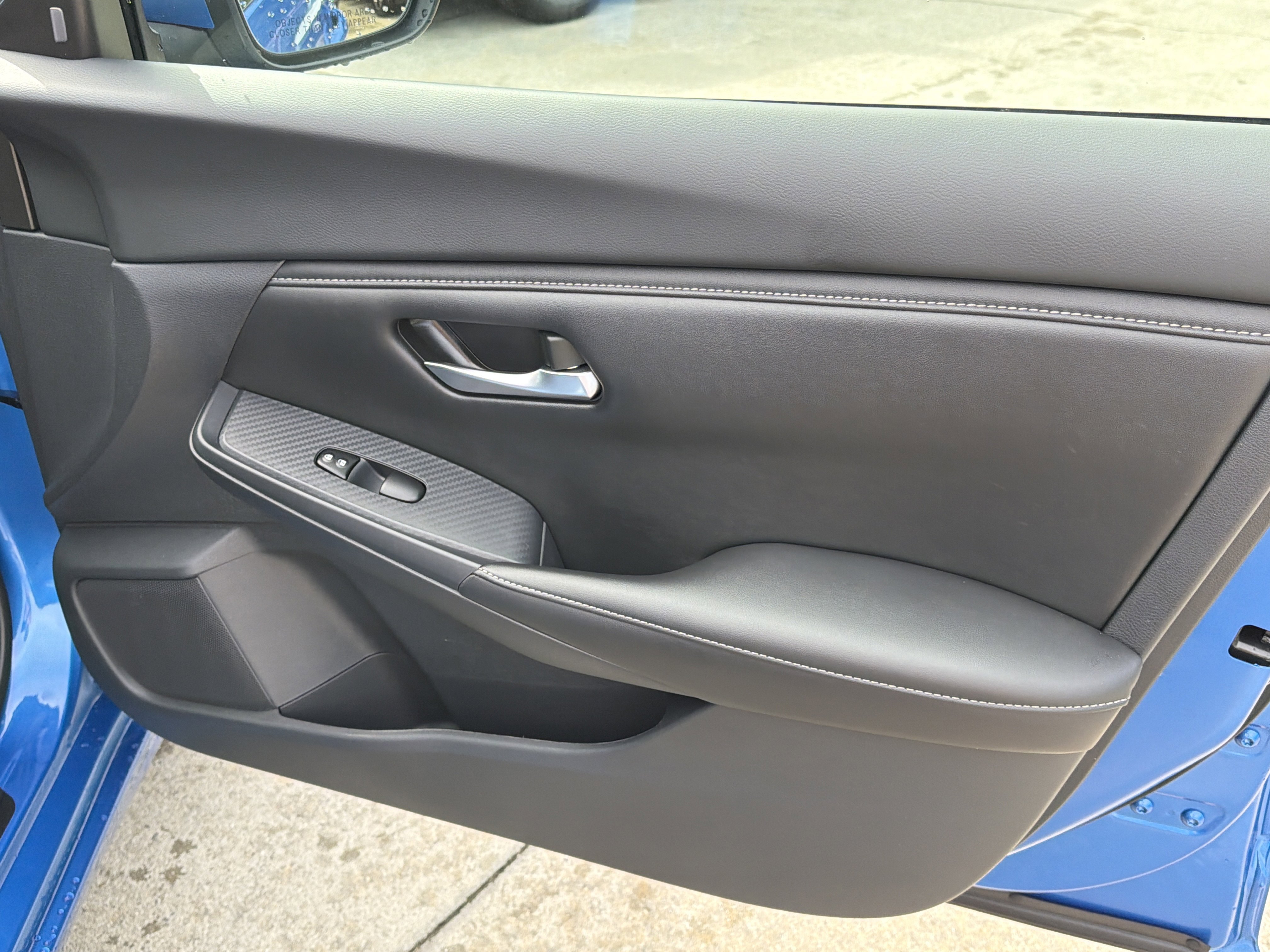 Used 2025 Electric Blue Metallic Nissan SV image 15