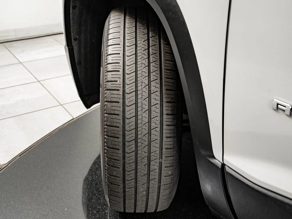 Used 2019 White Frost Tricoat GMC SLT-1 image 55