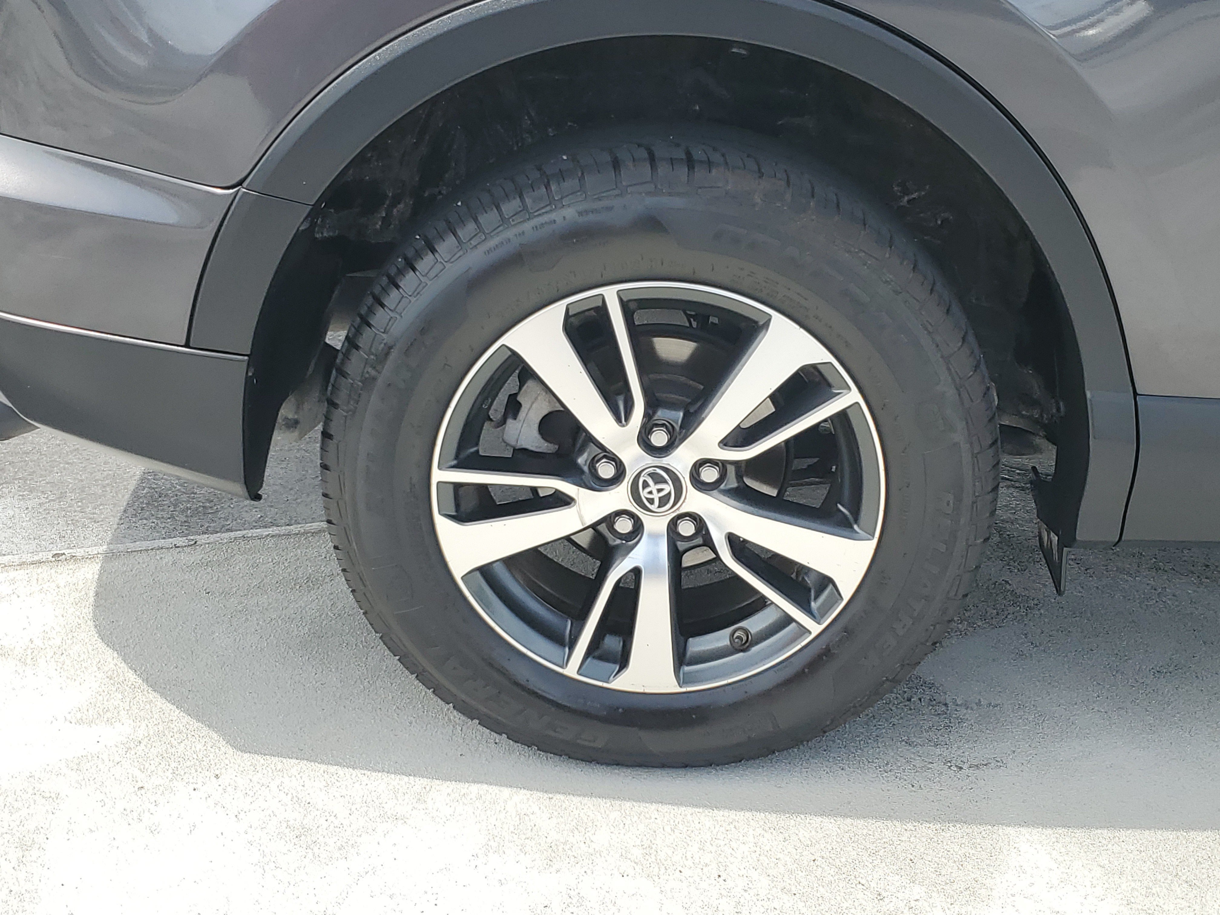 Used 2018 Magnetic Gray Metallic Toyota XLE image 7