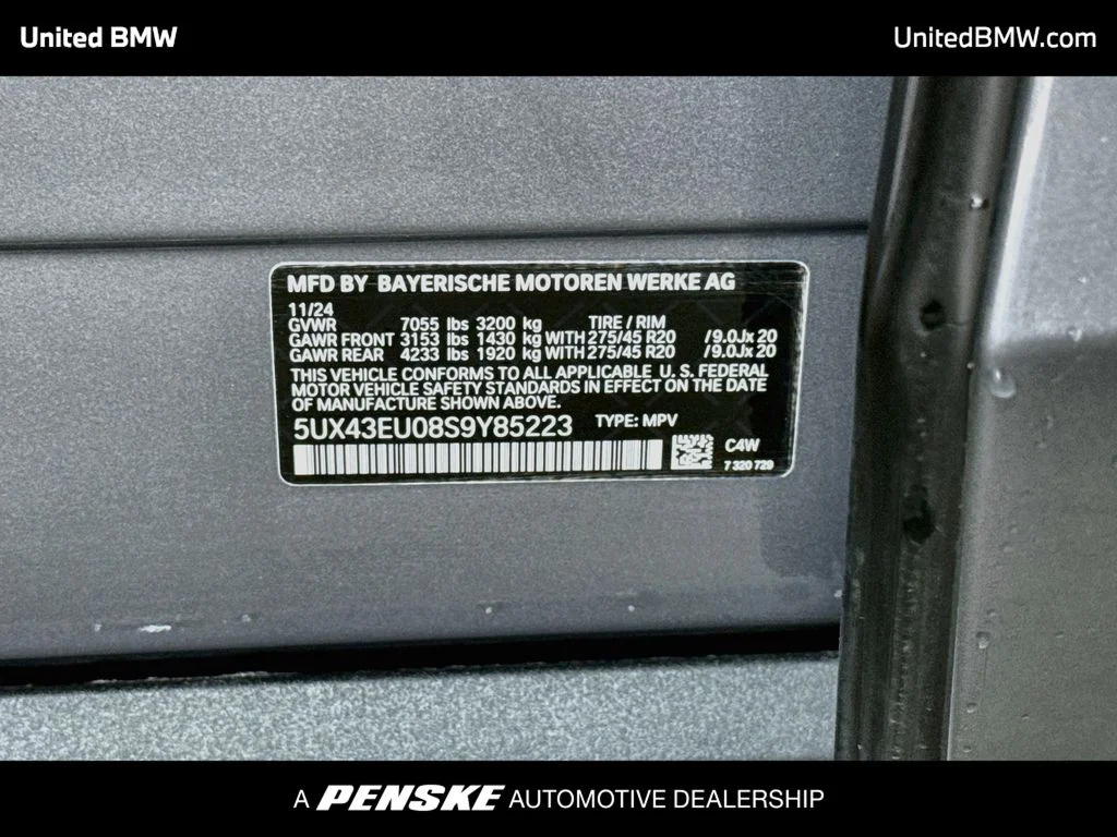 Used 2025 Skyscraper Grey Metallic BMW xDrive50e image 22