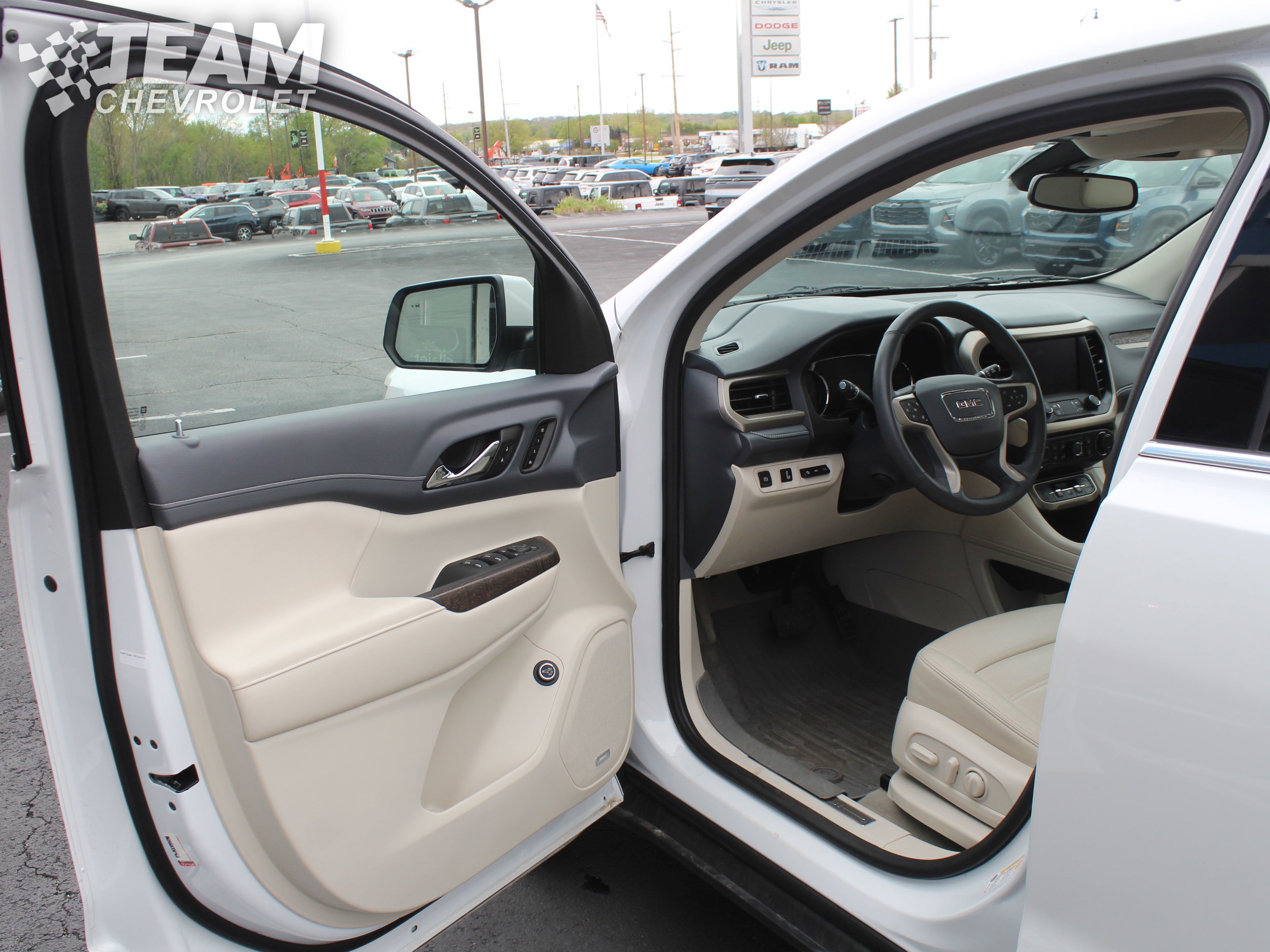 2023 GMC Acadia Denali - Photo 10