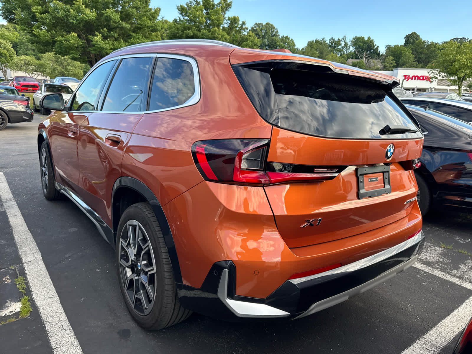 Used 2025 Utah Orange Metallic BMW xDrive28i image 8