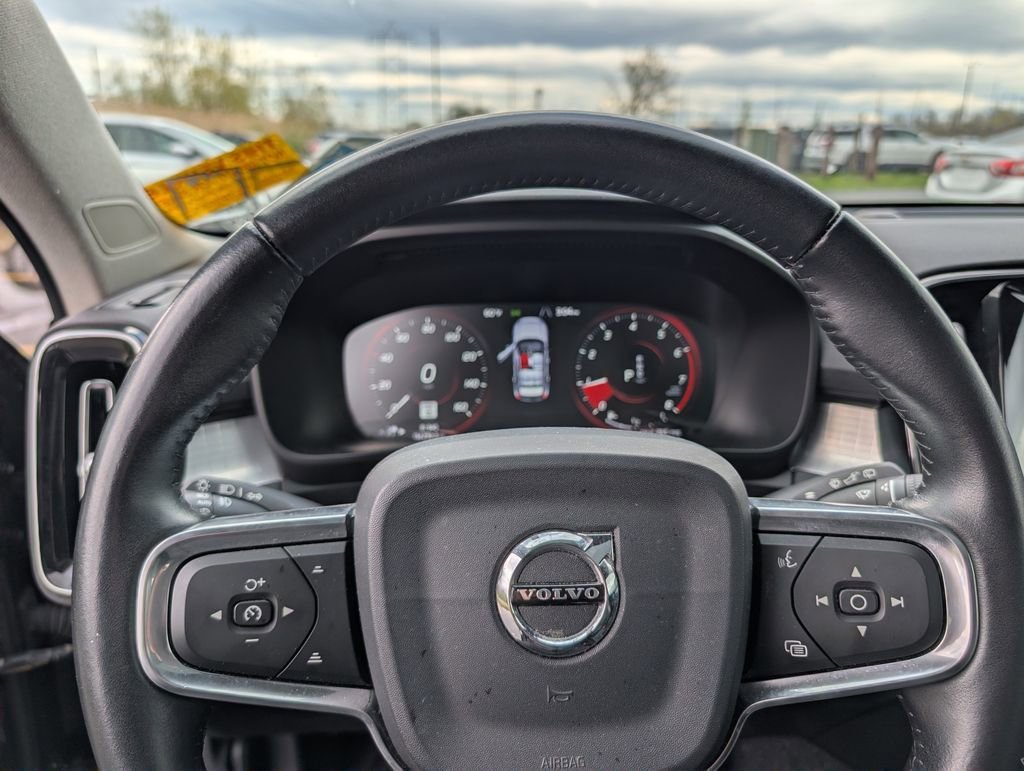 Used 2019  Volvo Momentum image 15