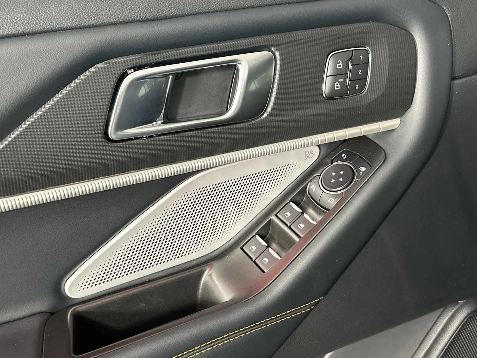 New 2026 Carbonized Gray Metallic Ford Tremor image 11