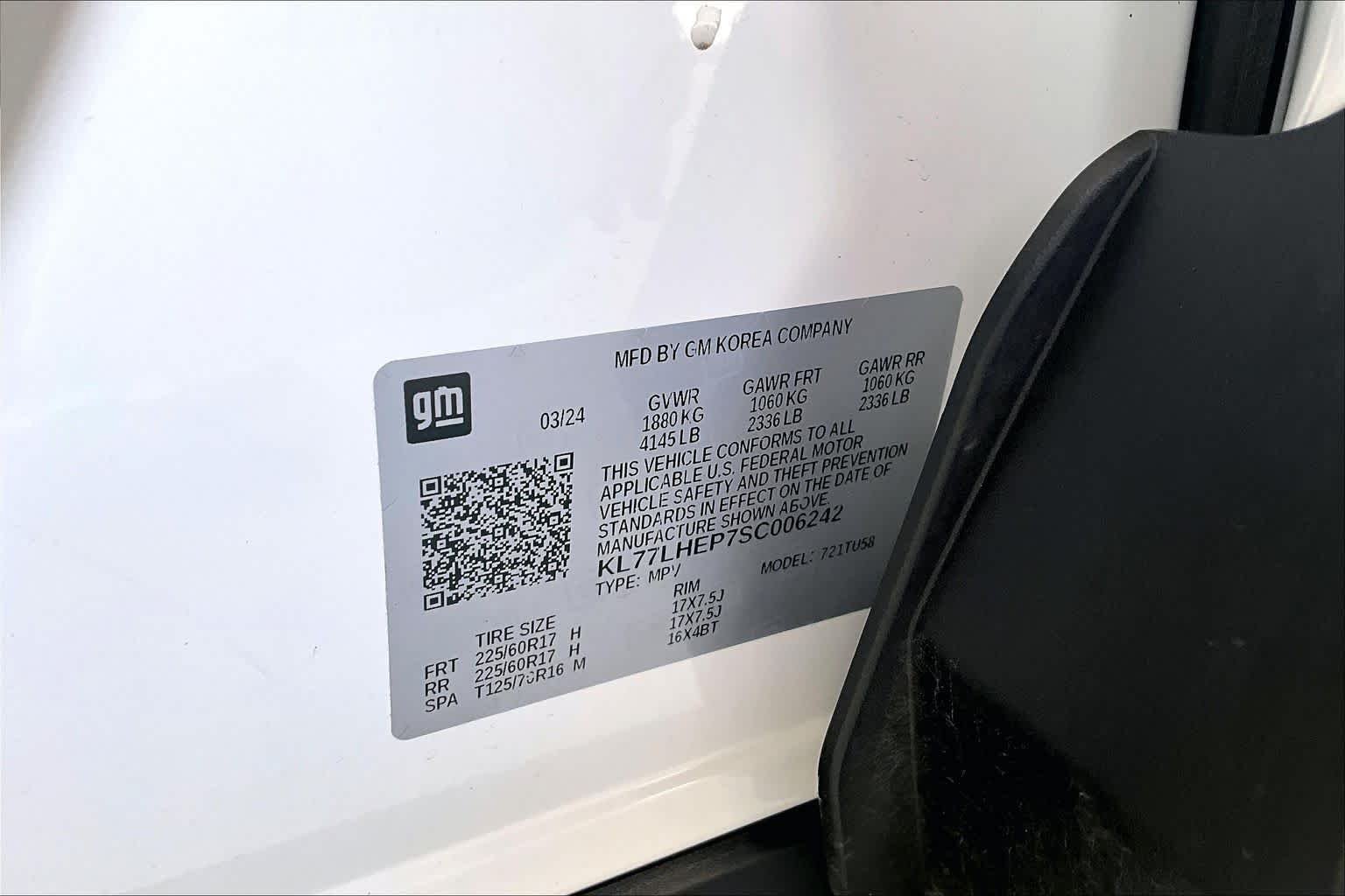 Used 2025 Summit White Chevrolet LT image 31