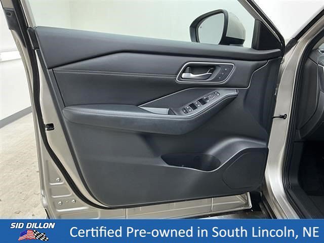 Used 2024 Champagne Silver Metallic Nissan Platinum image 16
