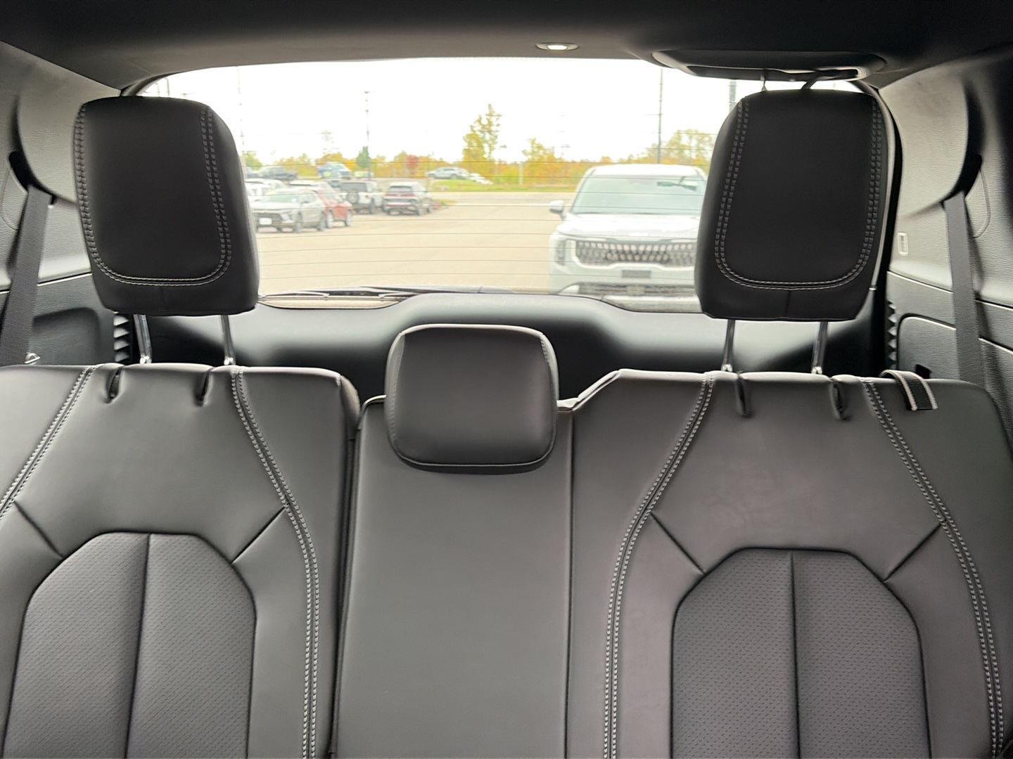 Used 2026 Diamond Black Crystal Pearlcoat Chrysler Select image 7