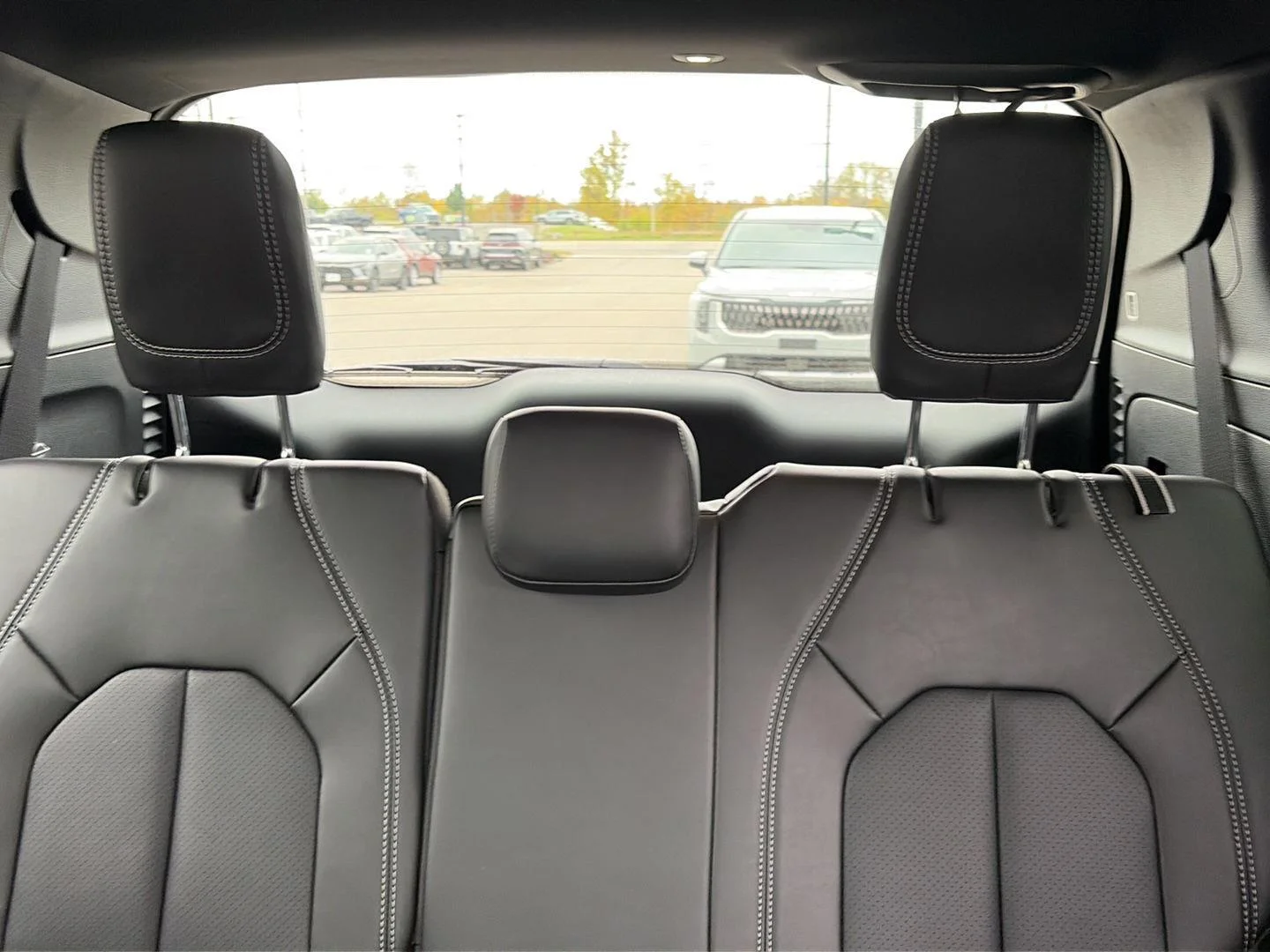 Used 2026 Diamond Black Crystal Pearlcoat Chrysler Select image 7