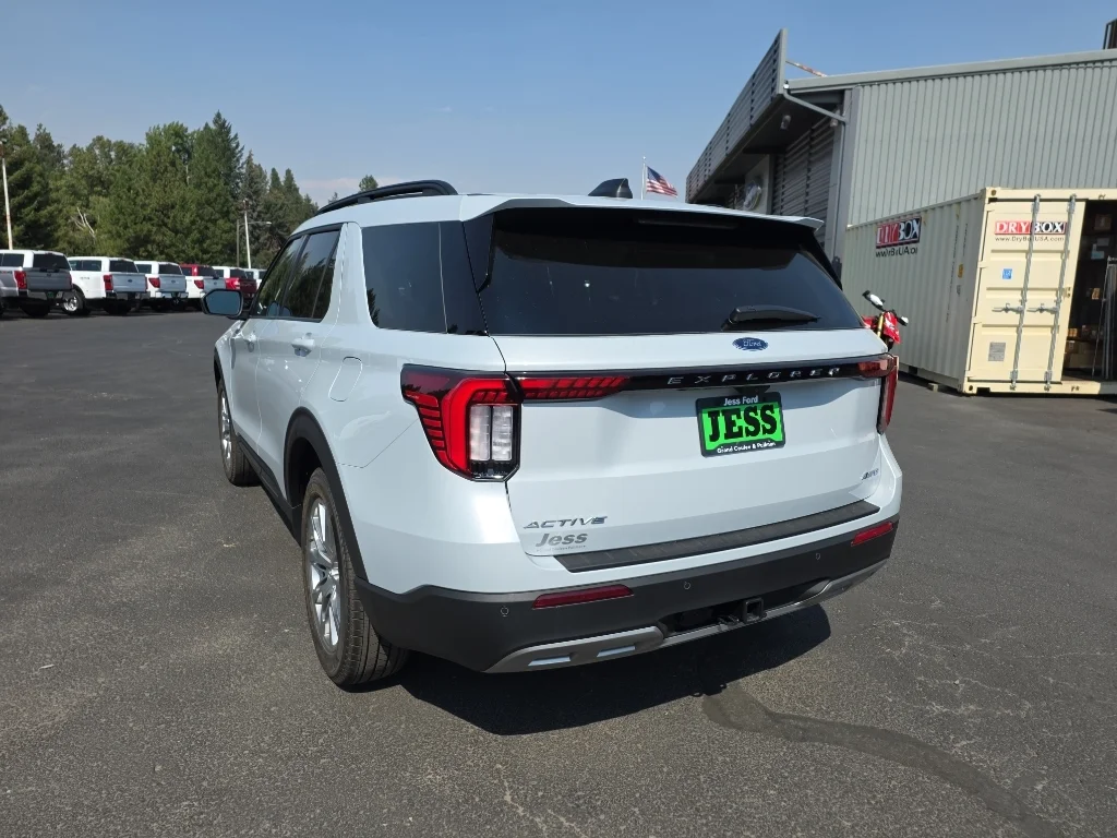 New 2026 Space White Metallic Ford Active image 9