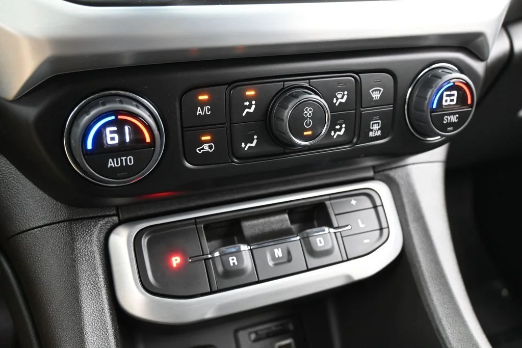Used 2023 Sterling Metallic GMC SLT image 29