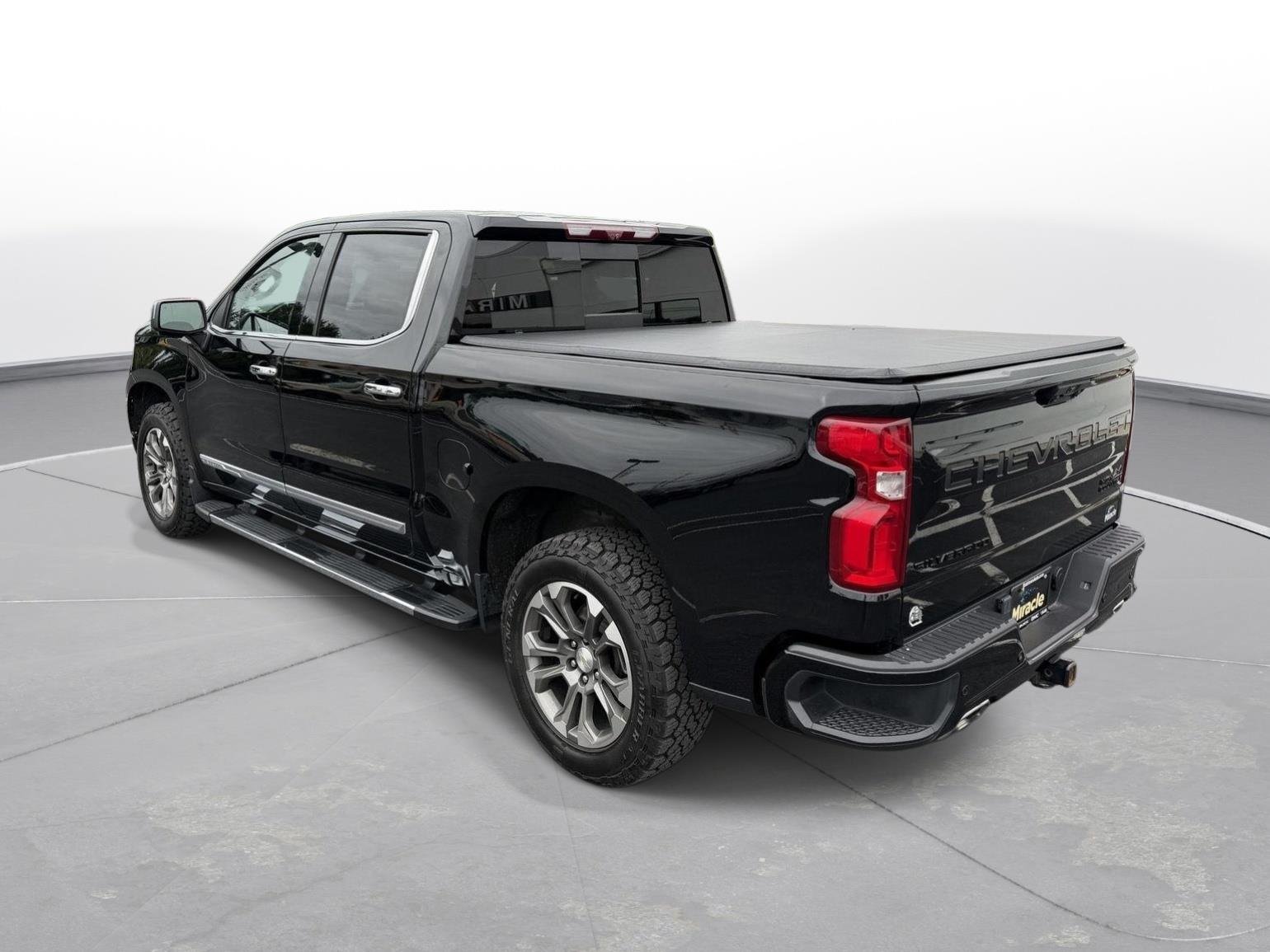 Used 2023 Black Chevrolet High Country image 2