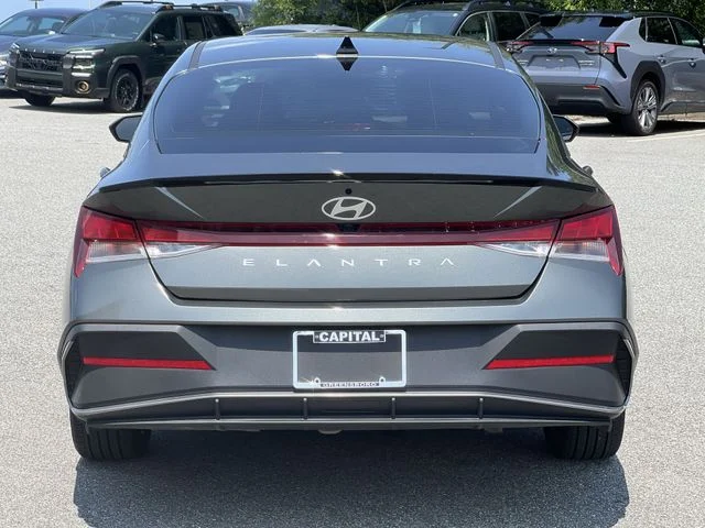 Used 2025 Gray Hyundai SEL Sport image 12