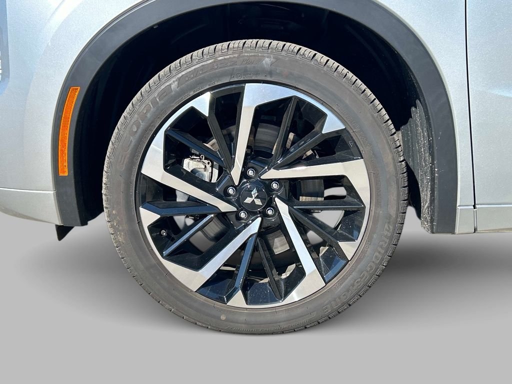 Used 2025 Silver Mitsubishi SEL image 9
