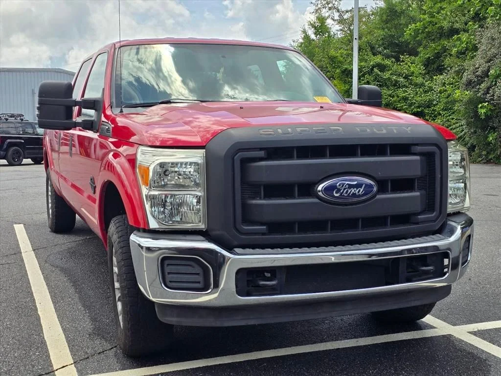 Used 2015 Red Ford XL image 9