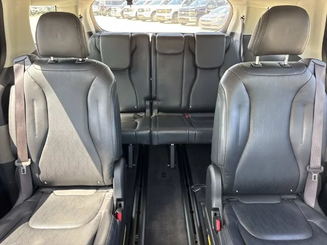 Used 2025 Gray Kia LXS image 27