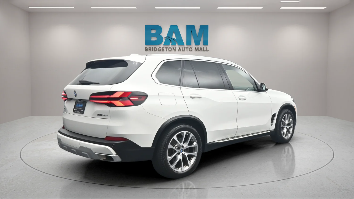 Used 2026 White BMW xDrive40i image 6