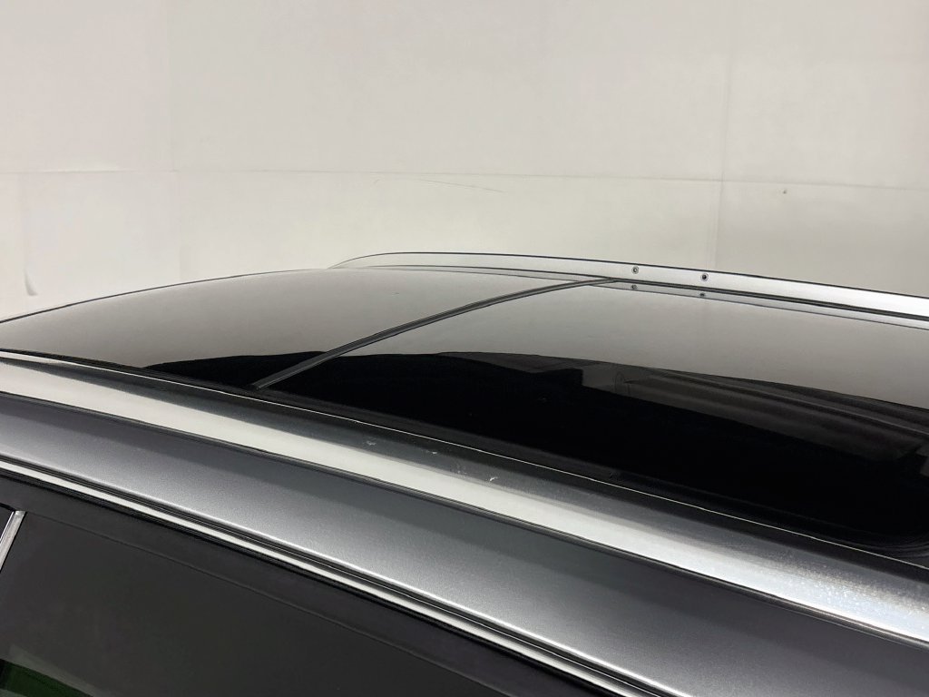 Used 2018 Silver Buick Essence image 18