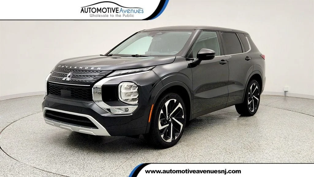 2024 Mitsubishi Outlander SE 2WD's photo