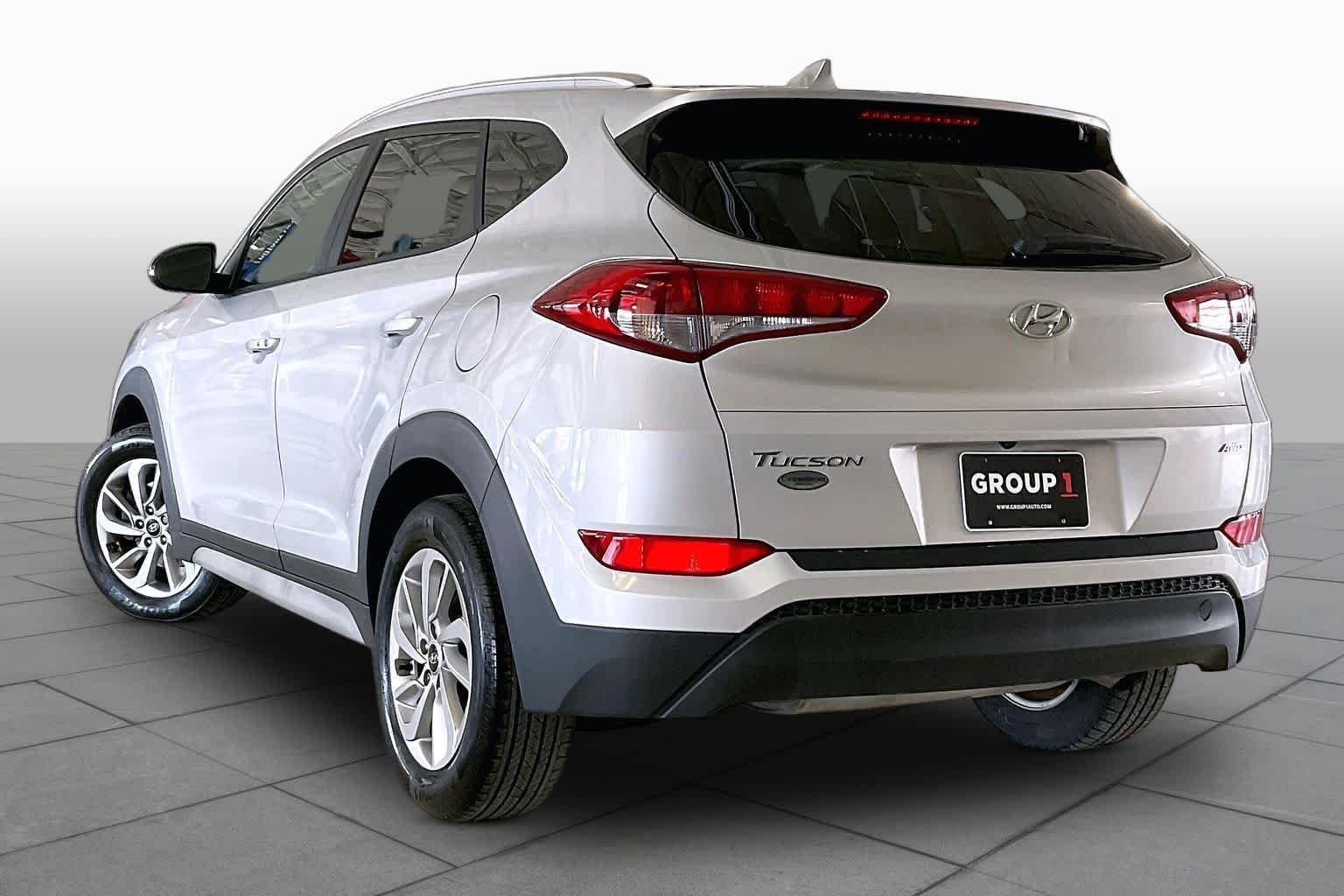 Used 2018 Molten Silver Hyundai SEL Plus image 11