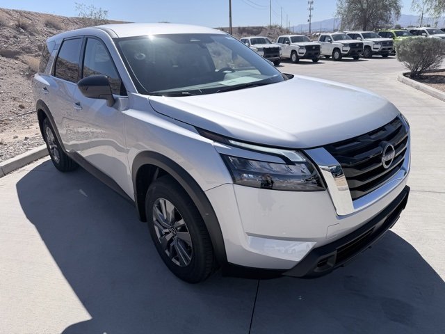 2025 Nissan Pathfinder S photo 3