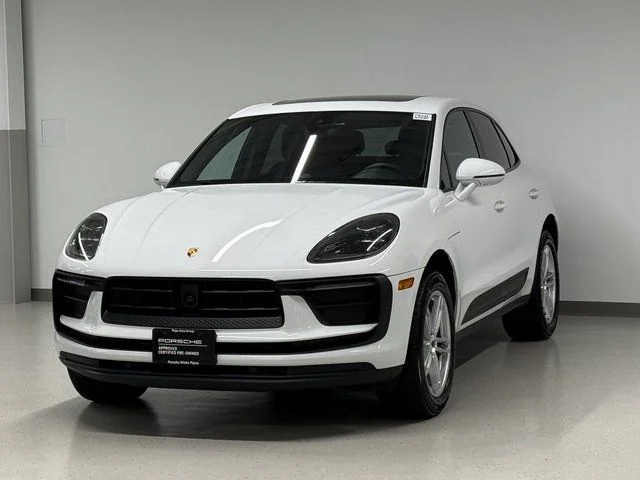 2025 Porsche Macan's photo