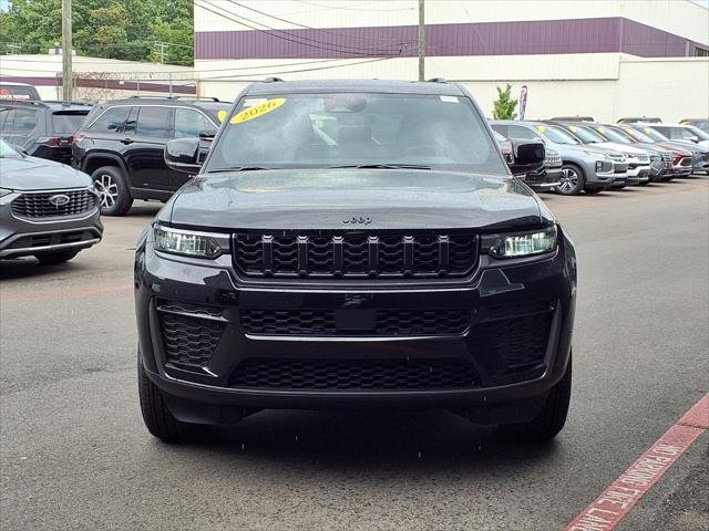 New 2026 Diamond Black Crystal Pearlcoat Jeep Laredo image 50