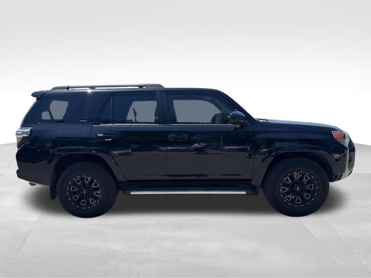 Used 2016 Black Toyota SR5 image 3