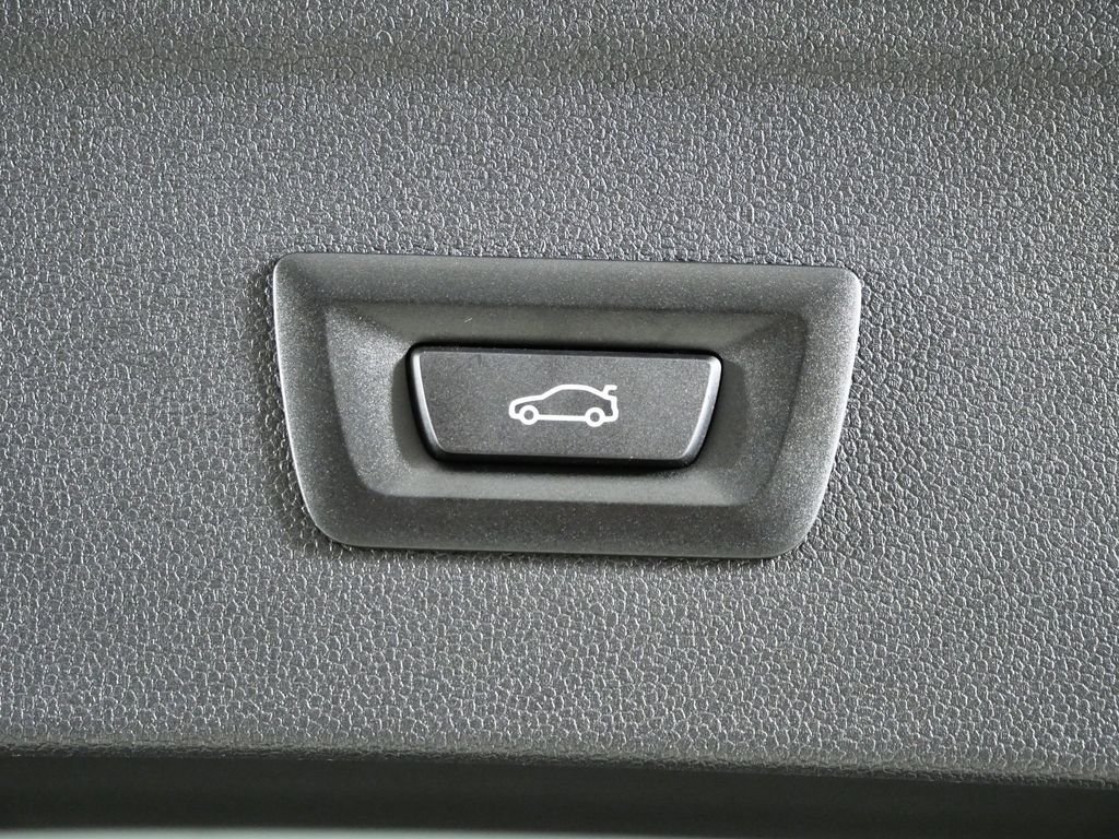 2026 BMW iX 60 - Photo 28