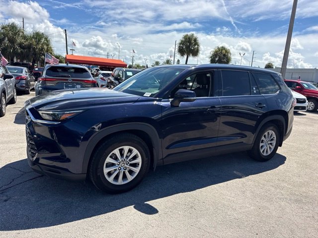 Used 2025 Blue Toyota XLE image 5