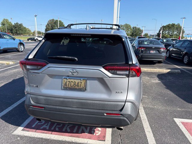 Used 2019 Silver Toyota XLE image 9