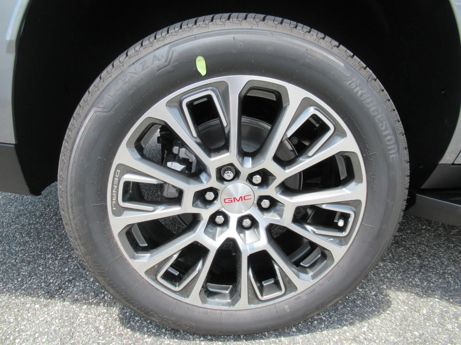 2026 GMC Yukon Denali - Photo 8