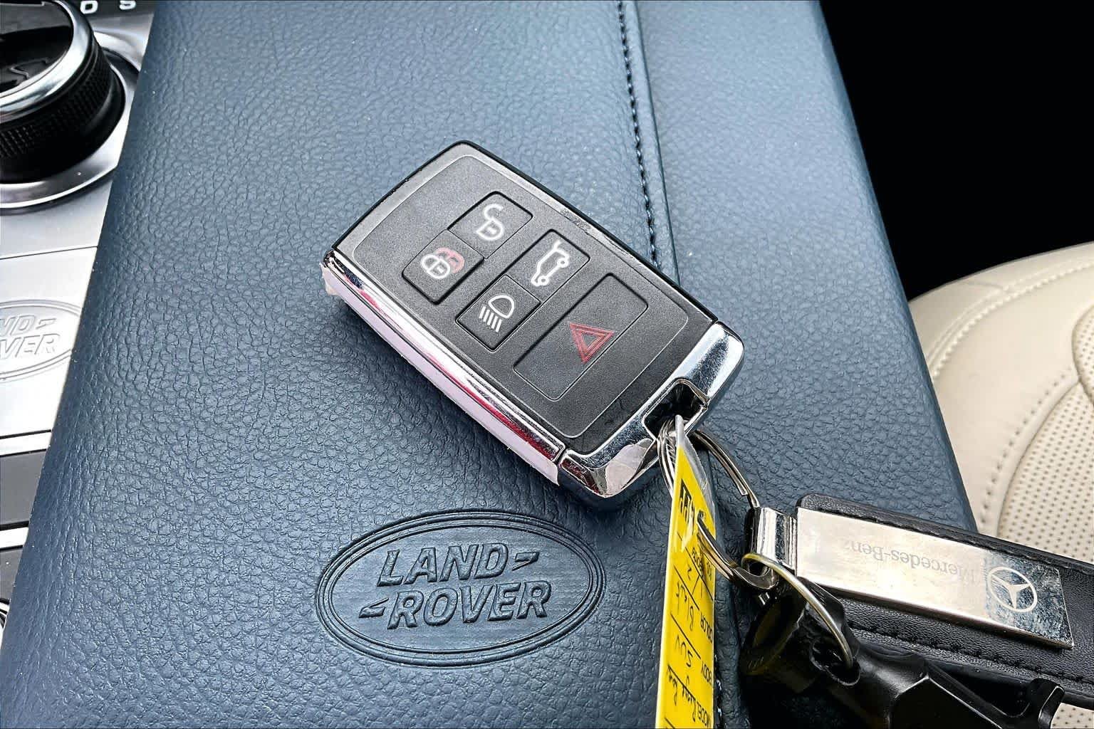 Used 2020 Santorini Black Metallic Land Rover Autobiography image 15