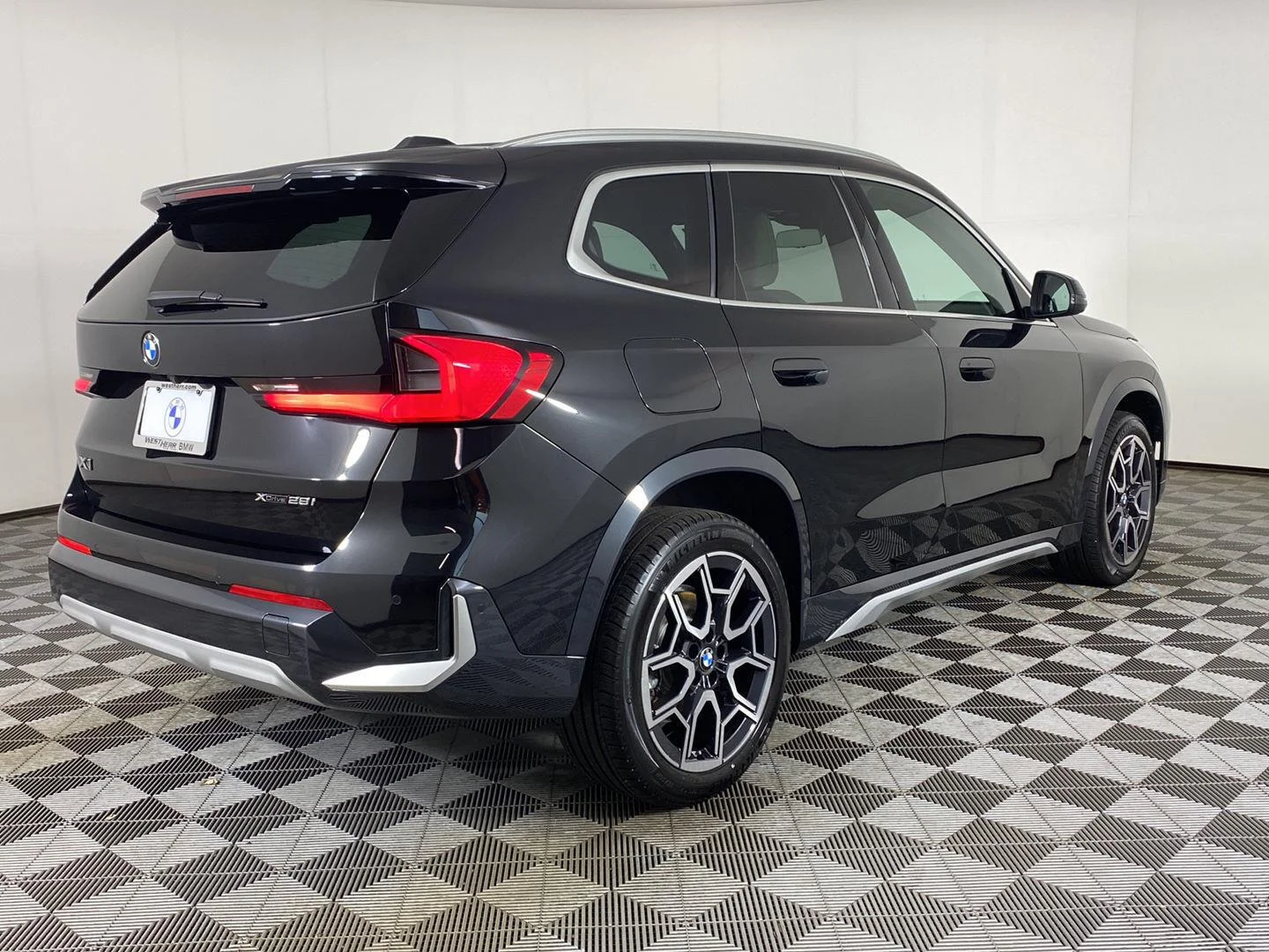 Used 2026 Black Sapphire Metallic BMW xDrive28i image 5