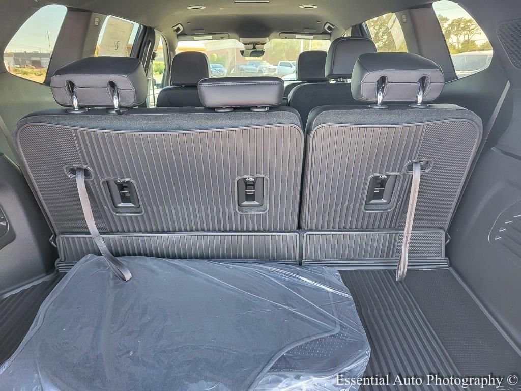 2026 GMC ACADIA - Image 17