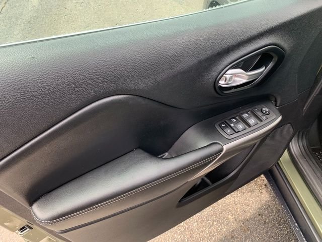 Used 2021 Green Jeep Latitude Lux image 20