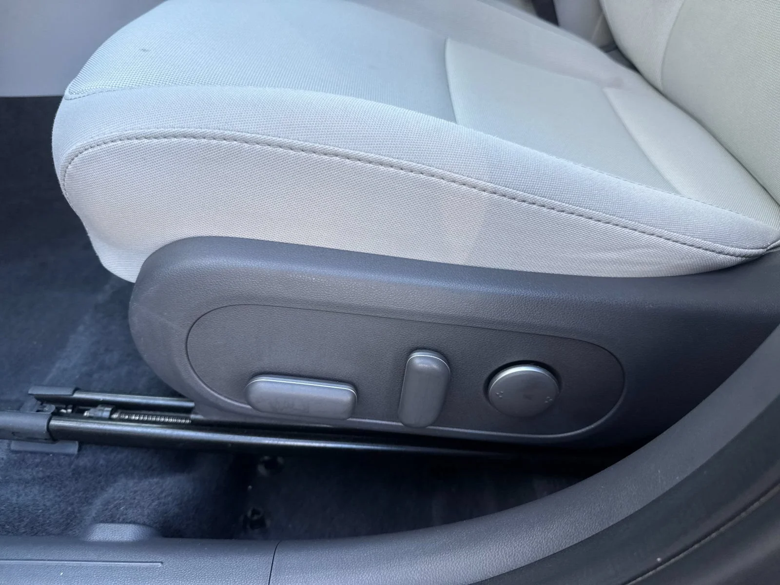 2025 Hyundai Kona SEL - Photo 12