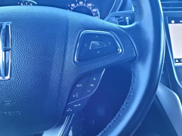 Used 2019 Gray Lincoln Select image 24