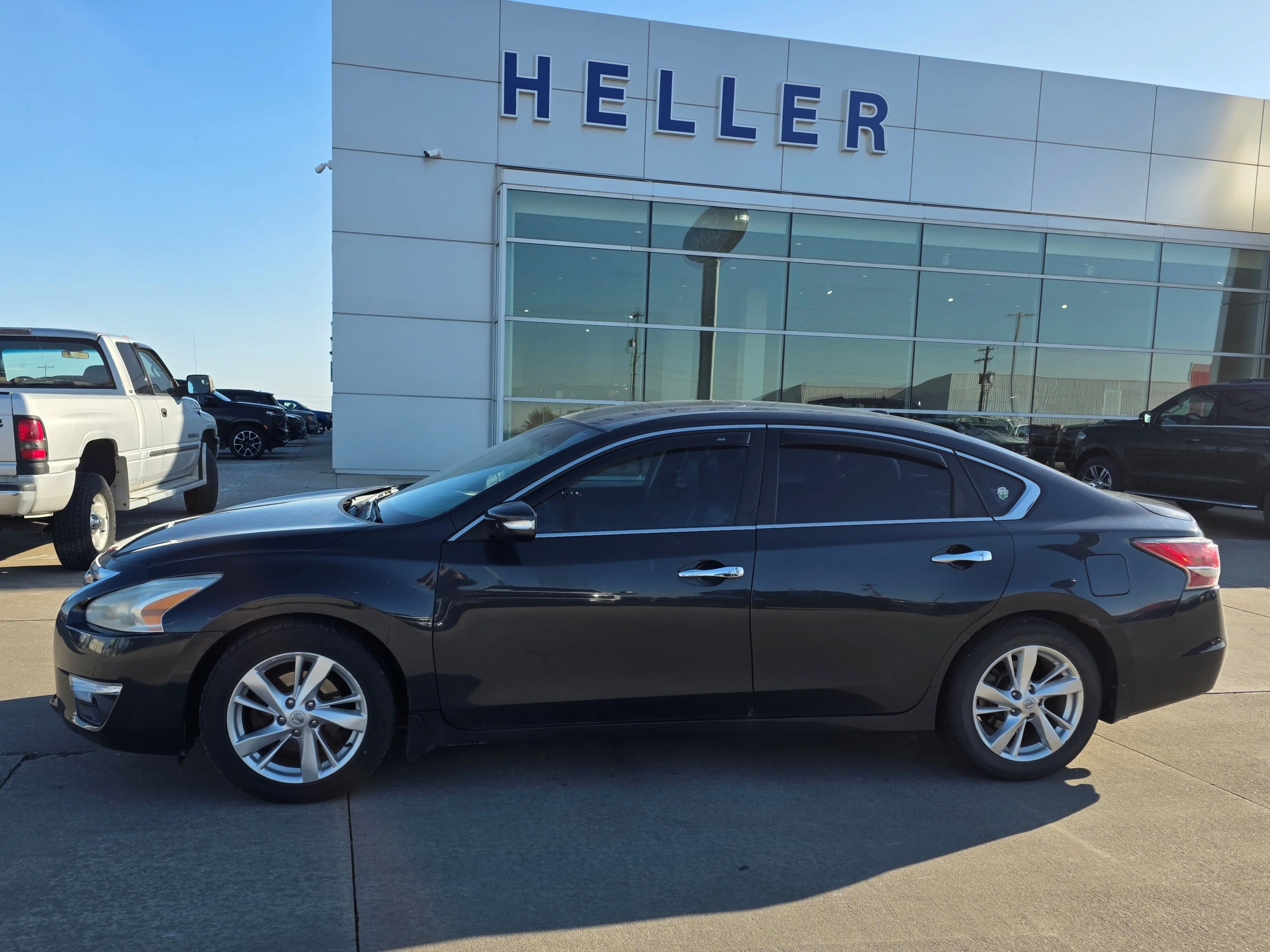 Used 2015 Storm Nissan 2.5 SL image 3
