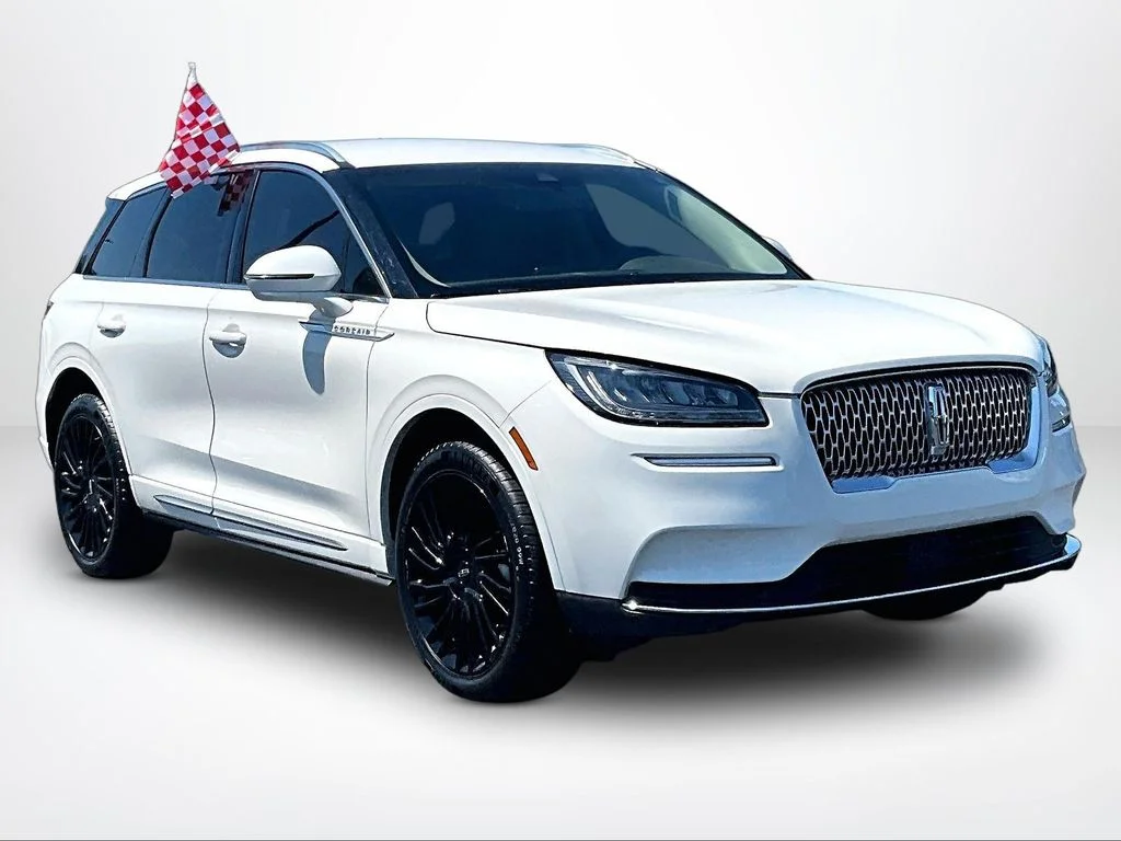 Used 2022 White Lincoln Reserve image 12