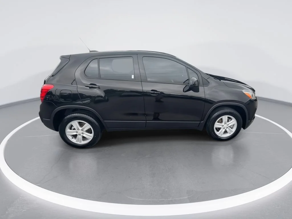 Used 2021 Black Chevrolet LS image 9