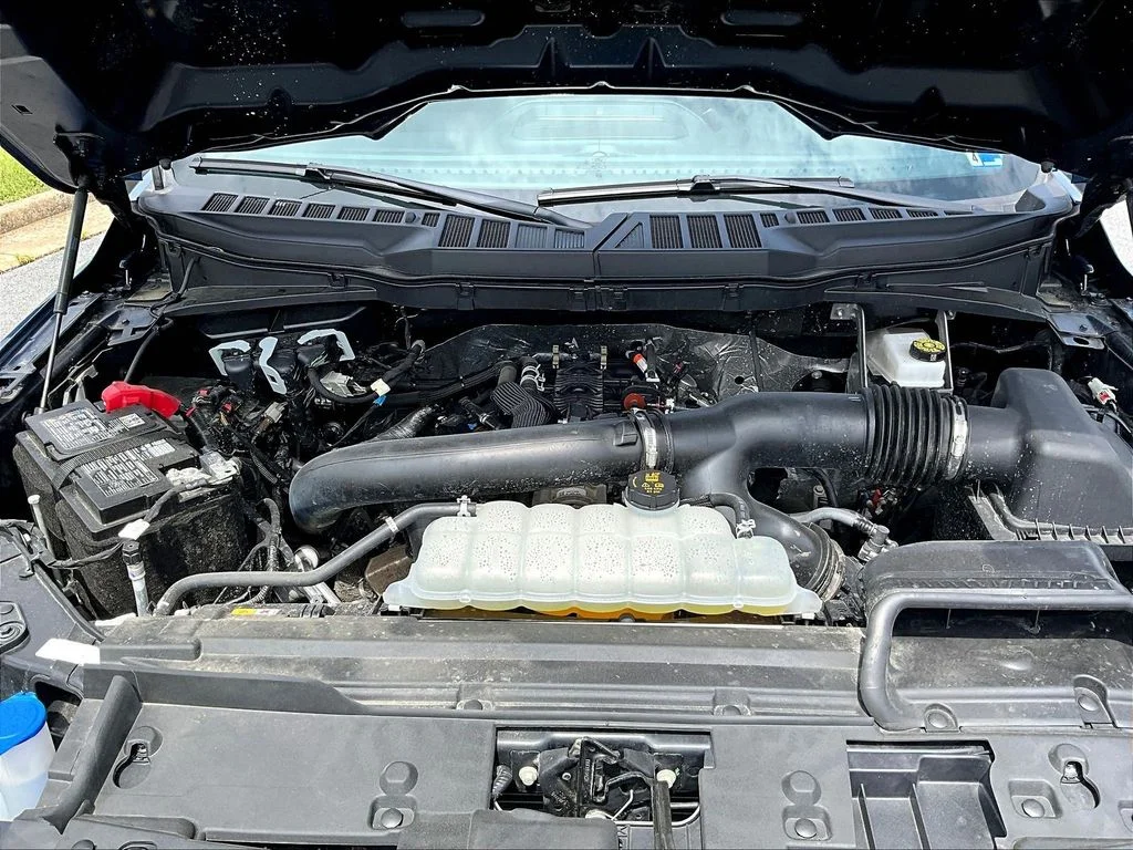 Used 2025 Blue Ford XLT image 27