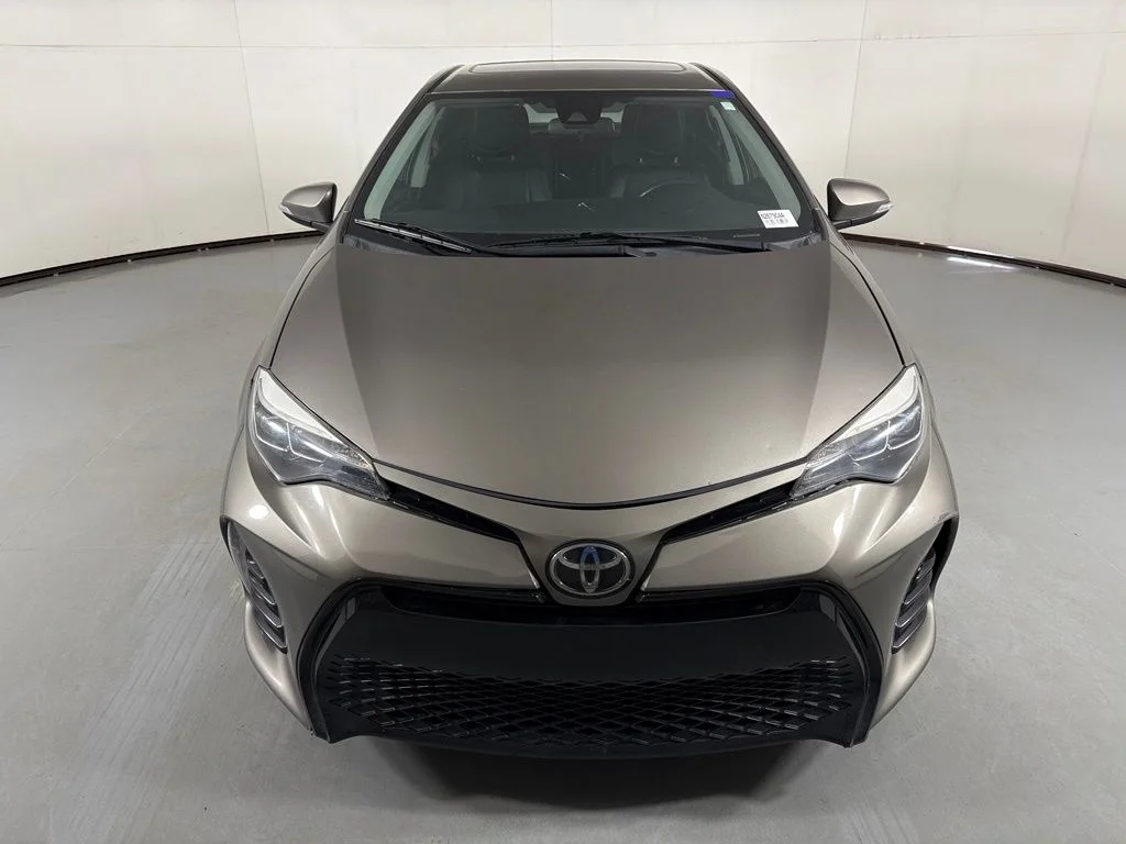 Used 2018 Gray Toyota SE image 3